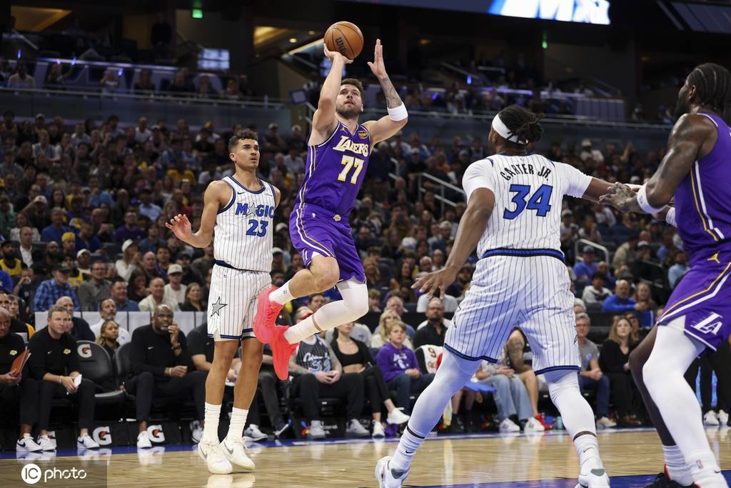 肯纳德三分绝杀 东契奇33+5+8詹姆斯12分湖人险胜魔术